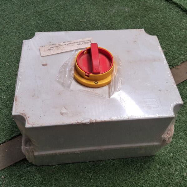 1000106950 (002) LOAD BREAK SWITCH
